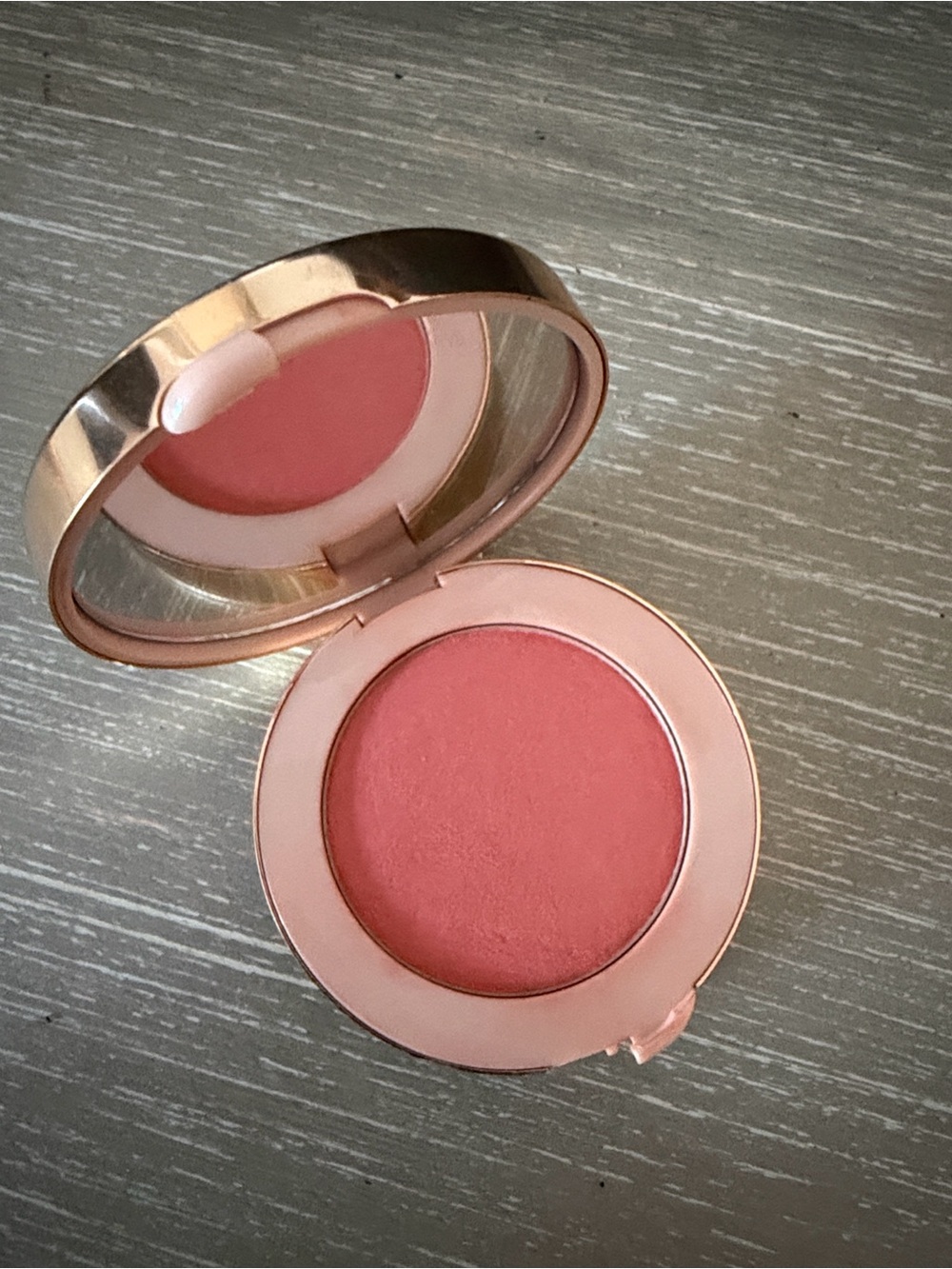 Gucci beauty blush shade 8 soft red
